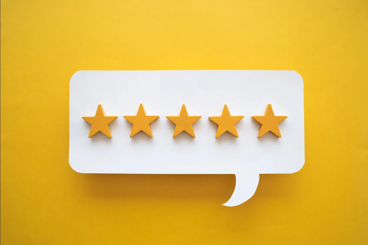 5 gold stars in speech bubble with orange background